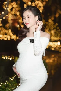Stunning Maternity Style: Vietnamese Celebrities Embrace the Pregnancy Glow - image 11