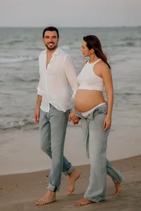 Stunning Maternity Style: Vietnamese Celebrities Embrace the Pregnancy Glow - image 5
