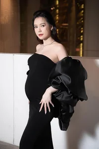 Stunning Maternity Style: Vietnamese Celebrities Embrace the Pregnancy Glow - image 2