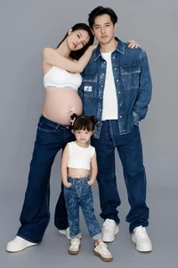 Stunning Maternity Style: Vietnamese Celebrities Embrace the Pregnancy Glow - image 1