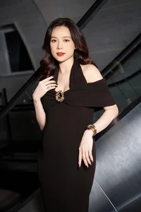 Stunning Maternity Style: Vietnamese Celebrities Embrace the Pregnancy Glow - image 8