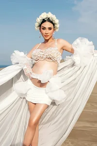 Stunning Maternity Style: Vietnamese Celebrities Embrace the Pregnancy Glow - image 9