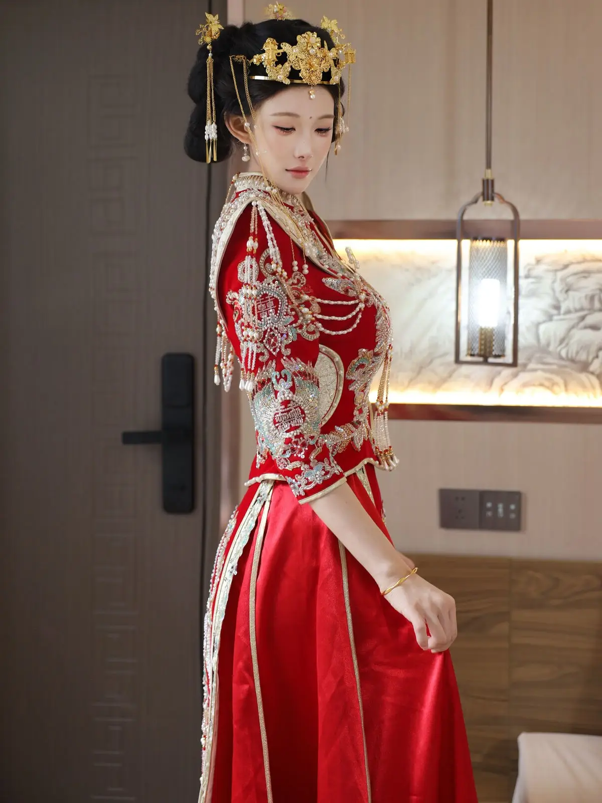 Li Shuang Er: Traditional Beauty in Vibrant Xiùhéfú from XiuRen model Part01