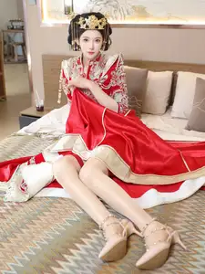 Li Shuang Er: Traditional Beauty in Vibrant Xiùhéfú from XiuRen model Part01 - image 6