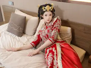 Li Shuang Er: Traditional Beauty in Vibrant Xiùhéfú from XiuRen model Part01 - image 17