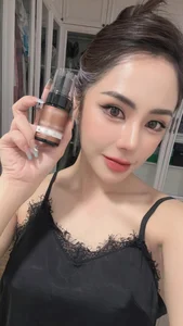 Bach Lan Phuong Showcases Radiant Resilience and Elegant Style in Recent Public Appearance - image 4