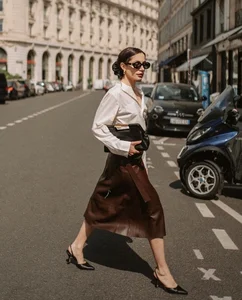 12 Stylish Fall Office Outfit Ideas for a Professional and Chic Work Wardrobe - image 11