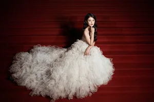 Vietnamese Stars Hong Diem and Thuy Anh Shine in Traditional Ao Dai for Tet Celebrations - image 2