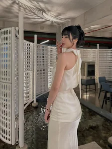 Vietnamese Stars Hong Diem and Thuy Anh Shine in Traditional Ao Dai for Tet Celebrations - image 1