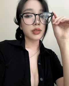 The Scandal and Beauty of the 'Rich Lady' Streamer Involved in Legal Drama - image 7