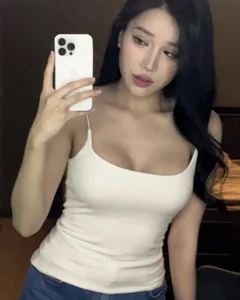 The Scandal and Beauty of the 'Rich Lady' Streamer Involved in Legal Drama - image 2