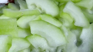 4 Simple Foods to Naturally Clean Blood Vessels and Improve Heart Health - image 3