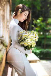 Exploring the Elegance of Transparent Ao Dai: Modern Trends and Traditional Vietnamese Fashion Aesthetics - image 2
