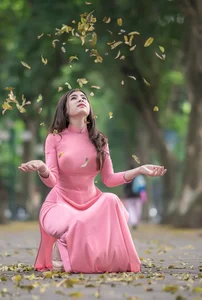 Exploring the Elegance of Transparent Ao Dai: Modern Trends and Traditional Vietnamese Fashion Aesthetics - image 6