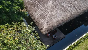 Architectural Marvel: Exploring the Stunning Thatched-Roof Villa Surrounded by Water in Long An - image 4