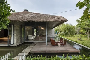 Architectural Marvel: Exploring the Stunning Thatched-Roof Villa Surrounded by Water in Long An - image 1