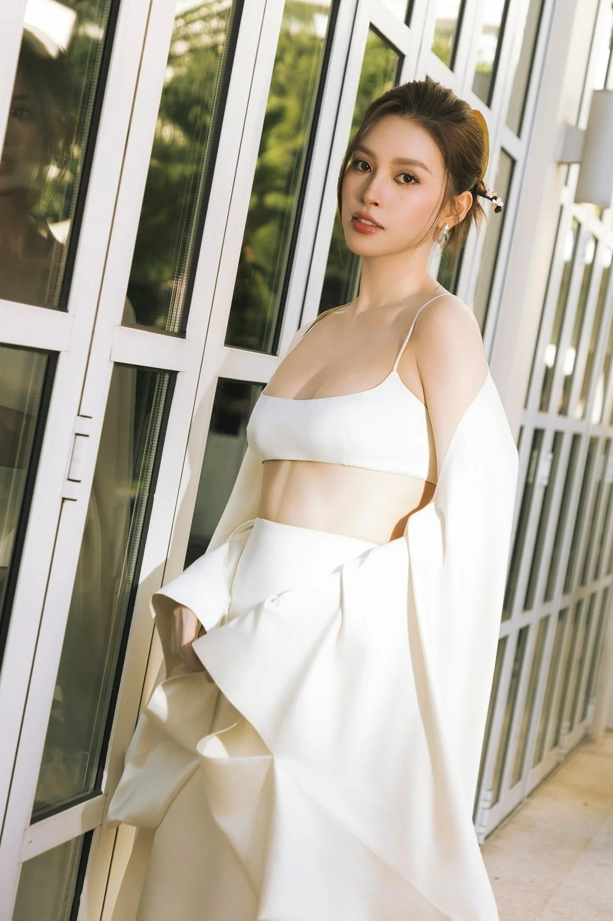 Miss Vietnam Tieu Vy Showcases Bold Style in Trendy Ultra-Crop Top