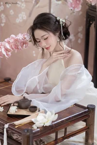 Pure Elegance: The Ethereal Beauty of Silk and Tradition - image 2