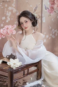 Pure Elegance: The Ethereal Beauty of Silk and Tradition - image 1