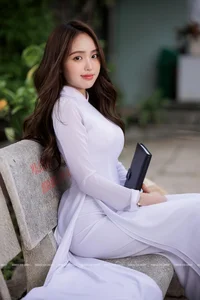 The Captivating Beauty of Le Phuong Anh: A Rising Star in Vietnam's Fashion Scene - image 9