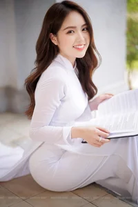 The Captivating Beauty of Le Phuong Anh: A Rising Star in Vietnam's Fashion Scene - image 21