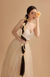 The Captivating Beauty of Le Phuong Anh: A Rising Star in Vietnam's Fashion Scene - image 8