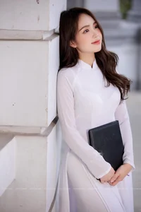 The Captivating Beauty of Le Phuong Anh: A Rising Star in Vietnam's Fashion Scene - image 16