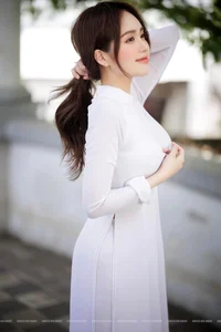 The Captivating Beauty of Le Phuong Anh: A Rising Star in Vietnam's Fashion Scene - image 15