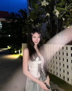 Ethereal Night Beauty: Uyen Ni’s Enchanting Photoshoot by the Midnight Sea - image 5