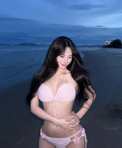 Ethereal Night Beauty: Uyen Ni’s Enchanting Photoshoot by the Midnight Sea - image 6