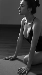 The Enchanting Charm of Yen Dan: A Captivating Portrait Gallery - image 3