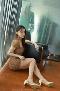 Elegant Chinese Model Qiuqiu in IESS Office Pantry Story Photography Collection - image 9