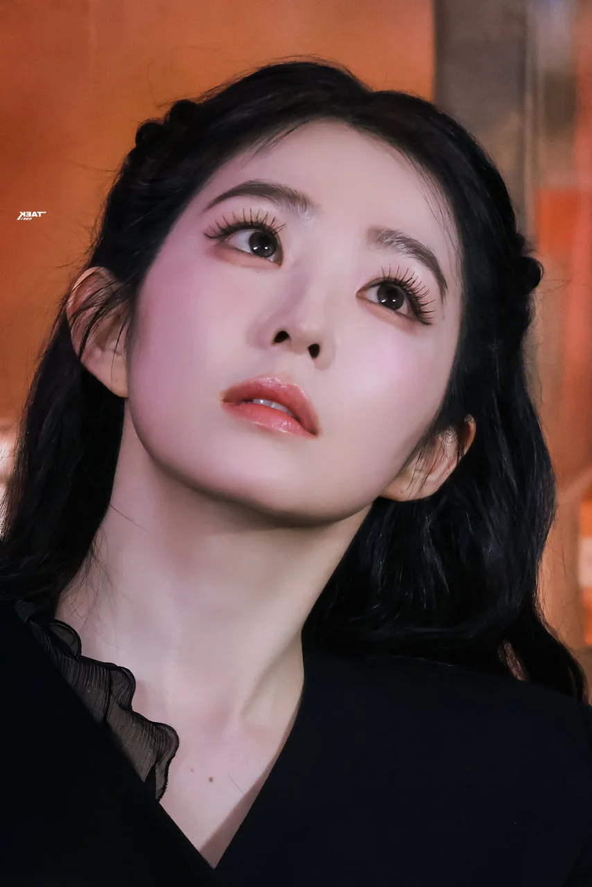 How Top Showbiz Stars Maintain Flawless Looks Under Raw Camera Lenses