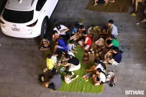 Sam Son Beach Tourism Season Kicks Off with Spectacular Fireworks and Crowds - image 3