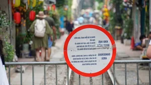 The Allure and Danger of Hanoi Train Street: Why Tourists Still Flock to the Tracks - image 17