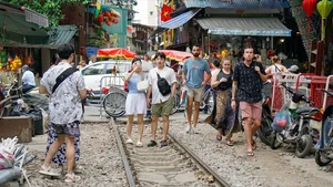 The Allure and Danger of Hanoi Train Street: Why Tourists Still Flock to the Tracks - image 2