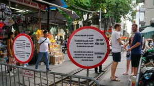The Allure and Danger of Hanoi Train Street: Why Tourists Still Flock to the Tracks - image 12