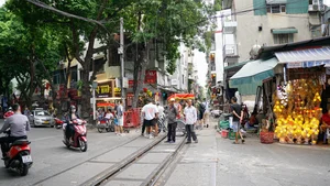 The Allure and Danger of Hanoi Train Street: Why Tourists Still Flock to the Tracks - image 7