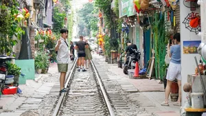 The Allure and Danger of Hanoi Train Street: Why Tourists Still Flock to the Tracks - image 10