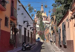 Top 10 Global Destinations for a Truly Magical Christmas Experience - image 5