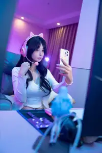 Coser yuuhui: "Accidental" Livestream Part1 | Captivating Gaming Streamer Moment. - image 12