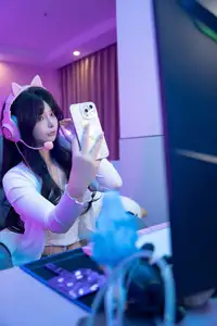 Coser yuuhui: "Accidental" Livestream Part1 | Captivating Gaming Streamer Moment. - image 7