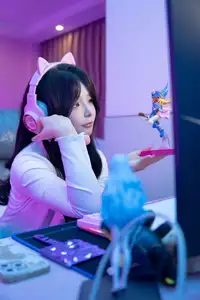 Coser yuuhui: "Accidental" Livestream Part1 | Captivating Gaming Streamer Moment. - image 8
