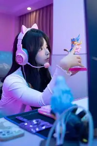 Coser yuuhui: "Accidental" Livestream Part1 | Captivating Gaming Streamer Moment. - image 4