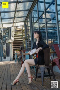 Miao Jie Under the Sun: Radiant Outdoor Portraiture by IESS - image 37