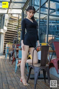 Miao Jie Under the Sun: Radiant Outdoor Portraiture by IESS - image 11