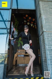 Miao Jie Under the Sun: Radiant Outdoor Portraiture by IESS - image 32