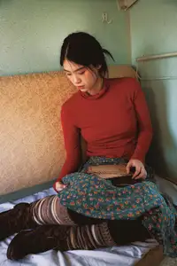 YiTuYu Vol.8622 He Zi: A Muse Bathed in Dreamy Golden Light - image 11
