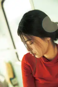 YiTuYu Vol.8622 He Zi: A Muse Bathed in Dreamy Golden Light - image 7
