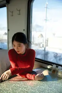 YiTuYu Vol.8622 He Zi: A Muse Bathed in Dreamy Golden Light - image 16